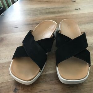 UGG